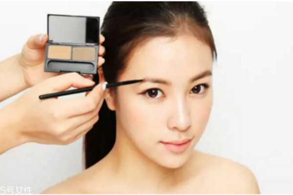 眉粉和眉笔哪个好用,眉笔还是眉粉好用