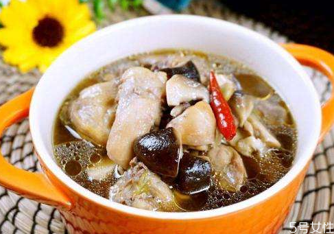 香菇乌鸡汤的功效和作用及禁忌,香菇乌鸡汤的功效和作用
