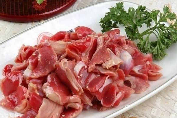 吃鸡胗的好处有什么呢(吃鸡胗有啥好处)