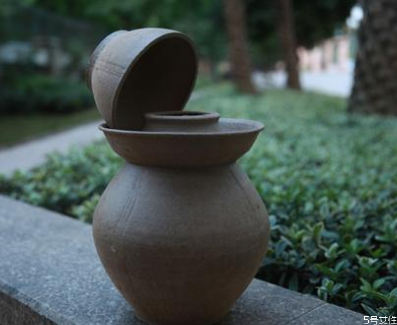 怎么选泡菜坛子好,什么材质的泡菜坛子最好