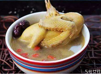 炖乳鸽汤的做法和功效,乳鸽汤用什么煲汤最好喝 炖乳鸽汤的做法和功效,乳鸽汤用什么煲汤最好喝