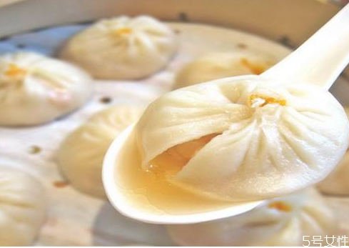 灌汤包怎么蒸才不会破,灌汤包蒸时候怎么才不会破