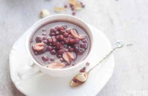 喝红豆汤下奶吗,牛奶红豆汤喝了下奶吗