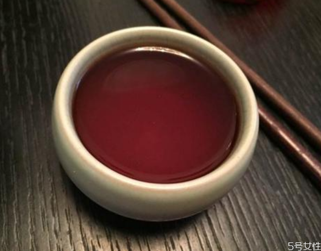 黑枣泡黄酒多少时间可以饮用,黄酒泡黑枣时间长了还能喝吗