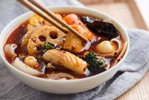 火锅和麻辣烫哪个好吃,麻辣烫好吃还是火锅好吃