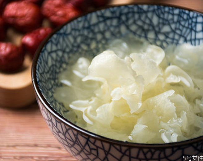 银耳不出胶怎么补救,银耳出不了胶什么情况