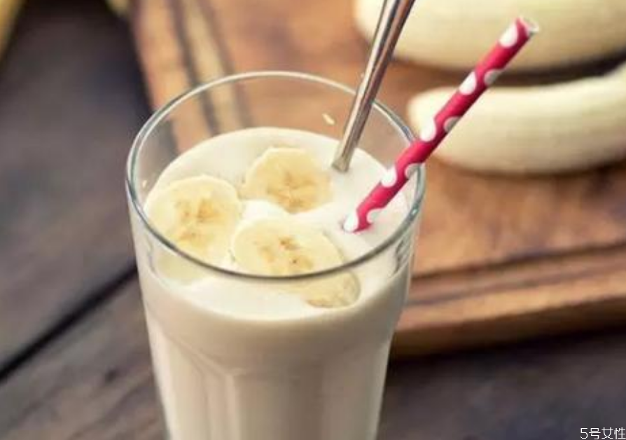 盒装牛奶可以用微波炉直接加热吗,盒装牛奶能直接用微波炉加热吗