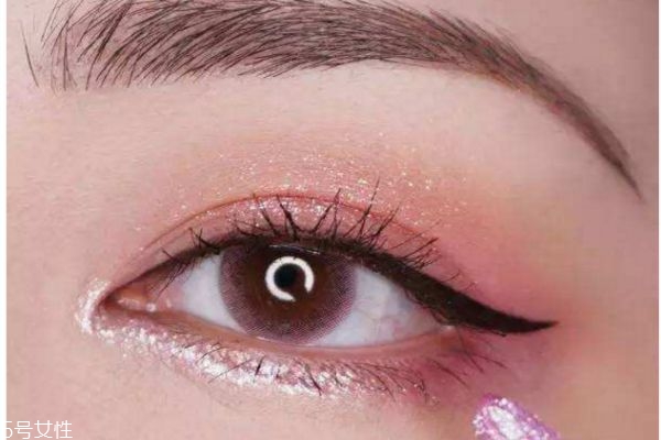 红色系眼影的画法,儿童红色眼妆的画法