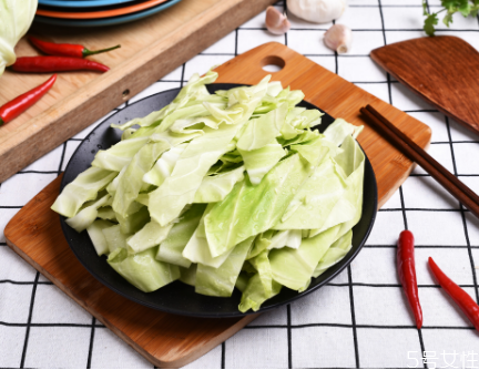 手撕包菜放陈醋还是白醋,手撕包菜用陈醋还是白醋