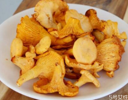 鸡油菌的禁忌,鸡油菌的吃法 鸡油菌的禁忌,鸡油菌的吃法
