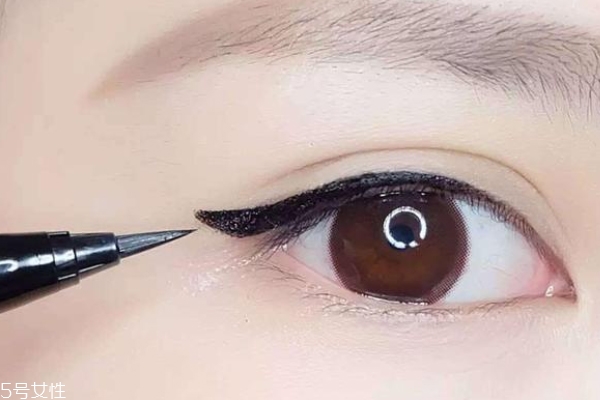 下垂眼怎么画眼线图解,下垂眼怎么画眼线