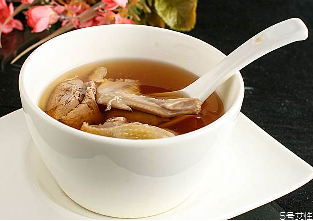 孕妇可以吃鸽子炖汤吗,坐月子鸽子汤怎么炖