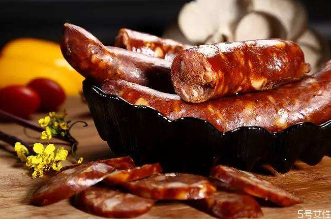 腊肠变酸是什么原因,腊肠酸酸的咋回事 腊肠变酸是什么原因,腊肠酸酸的咋回事