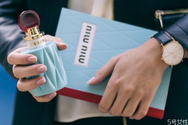 阴阳染发色,阴阳色是什么颜色