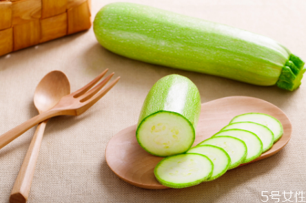 西葫芦致癌的说法是真的吗一口葫芦怎么做好吃,西葫芦致癌的说法是真的吗