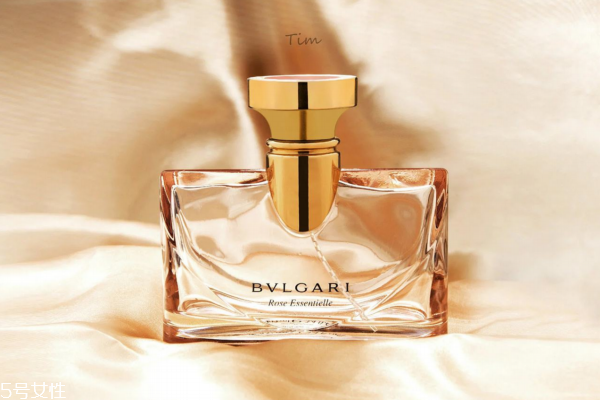 怀孕香水可以喷衣服上吗,香水可以喷衣服上吗?