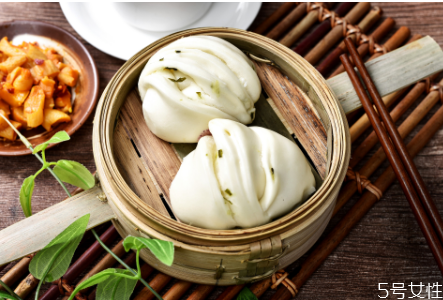 花卷热量高还是馒头热量高,为什么花卷的热量比馒头低