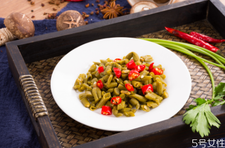 酸豆角太咸了怎么去咸味,酸豆角很咸怎么办