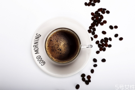 拿铁和摩卡的区别哪个甜,拿铁和摩卡的区别和卡布奇诺哪个甜