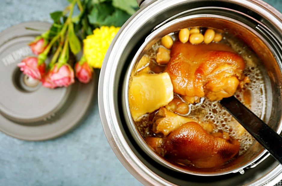 黄豆炖猪蹄的好处,黄豆炖猪蹄有什么好处 黄豆炖猪蹄的好处,黄豆炖猪蹄有什么好处