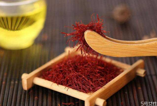 藏红花泡酒的功效和作用,藏红花泡红酒的功效和作用及禁忌