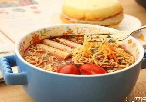 孕妇吃泡面对胎儿有影响吗,怀孕期吃泡面对胎儿有影响吗?
