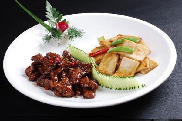 香煎牛柳的做法,尖椒牛柳怎么做好吃 香煎牛柳的做法,尖椒牛柳怎么做好吃