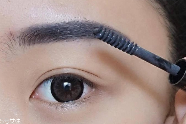 黑灰色眉笔好看吗,灰色眉笔和黑色眉笔哪个好