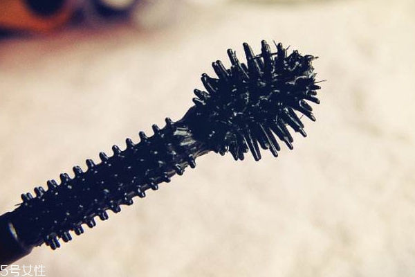 新手睫毛膏适合用什么大刷头