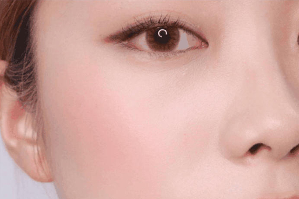 如何根据肤色选腮红,如何挑选腮红颜色 如何根据肤色选腮红,如何挑选腮红颜色