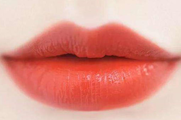 冬天涂什么颜色的口红好看,适合冬天的口红颜色