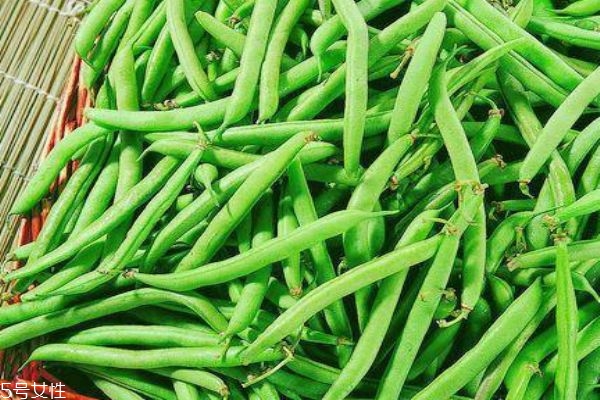 吃豇豆有什么好处呢(吃豇豆的好处有哪些)
