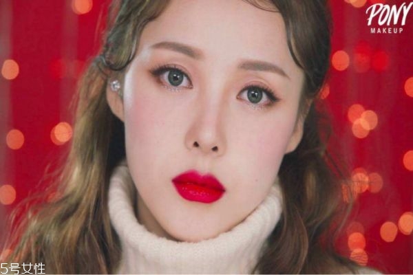 圣诞节的妆怎么画,圣诞妆容怎么画 圣诞节的妆怎么画,圣诞妆容怎么画