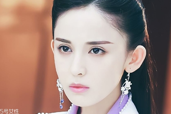 眼睛怎么化妆显大又显自然,怎么化妆会显得眼睛大 眼睛怎么化妆显大又显自然,怎么化妆会显得眼睛大