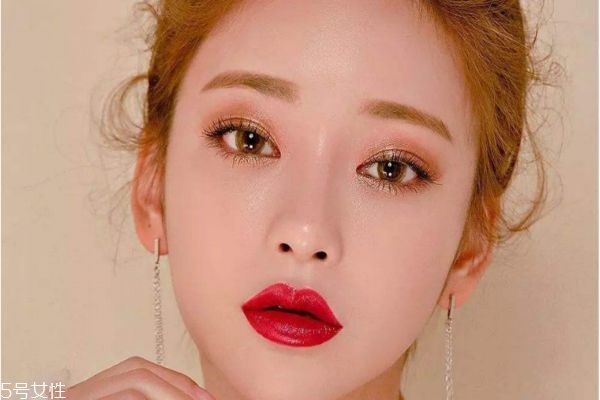 冬季妆容教程,冬季简单化妆步骤