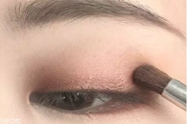 韩式单眼皮眼妆教程,单眼皮的眼妆怎么画