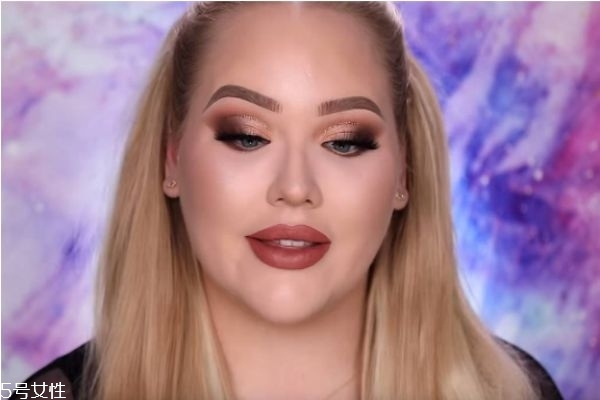 pat mcgrath口红试色,pat mcgrath口红中文名是什么