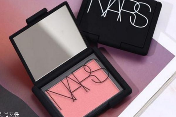 杏色腮红适合什么肤色,杏色腮红配什么口红