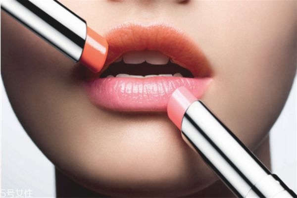 天鹅颈是天生吗(天鹅颈是天生的吗)