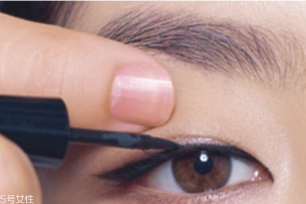 怎么让单眼皮变双眼皮,眼睛变成双眼皮