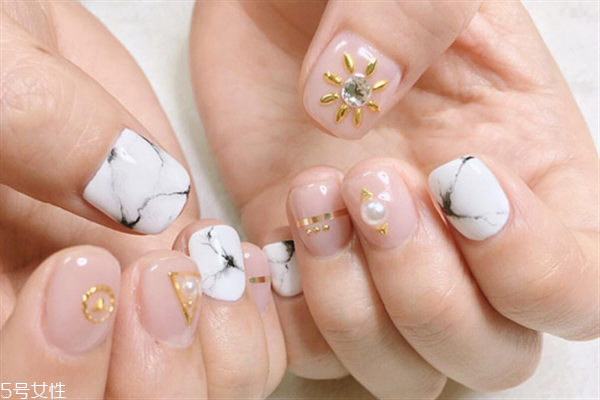 甲油胶开裂的原因,裂纹甲油胶的使用方法