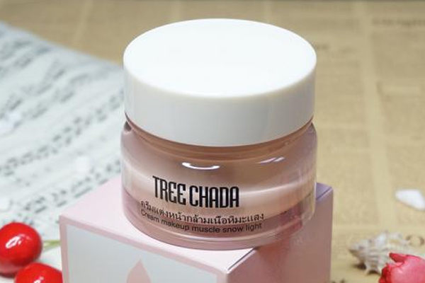 红色上衣配什么口红,粉红衣服配什么围巾