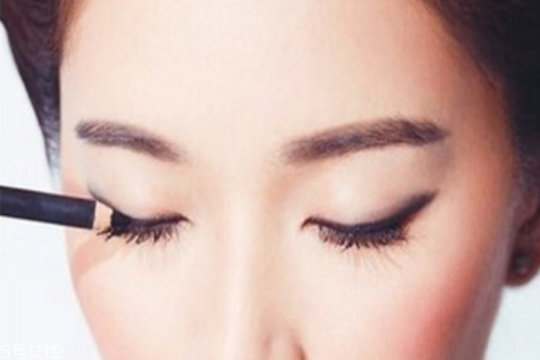 内双眼皮怎么画眼线好看,内双眼线怎么画漂亮视频 内双眼皮怎么画眼线好看,内双眼线怎么画漂亮视频