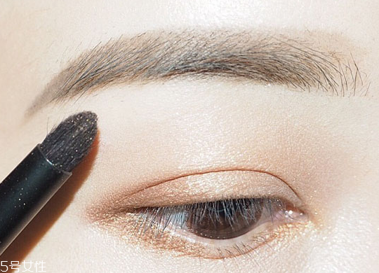 淡妆眼影怎么搭配颜色,画淡妆眼影用什么颜色搭配
