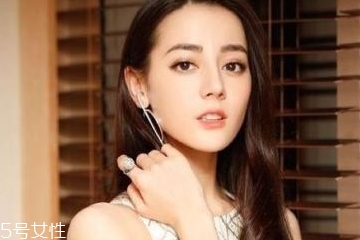 要怎么化妆才不会卡粉,怎么化妆才不会卡粉浮粉