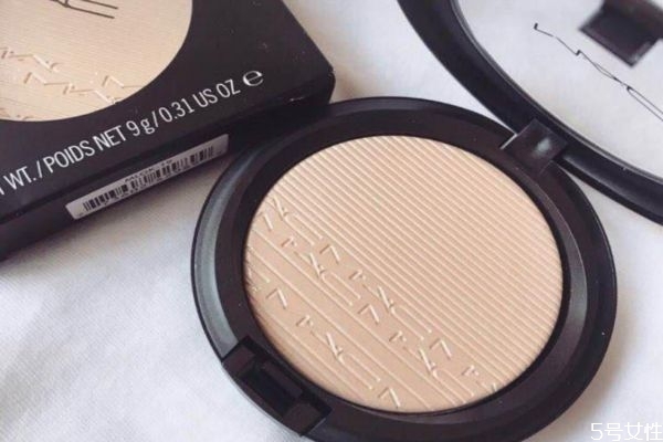 mac生姜高光可以当粉饼用吗,mac生姜高光修容粉怎么使用