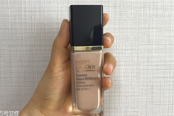 如何用哑铃瘦臀部呢(哑铃怎么练臀)