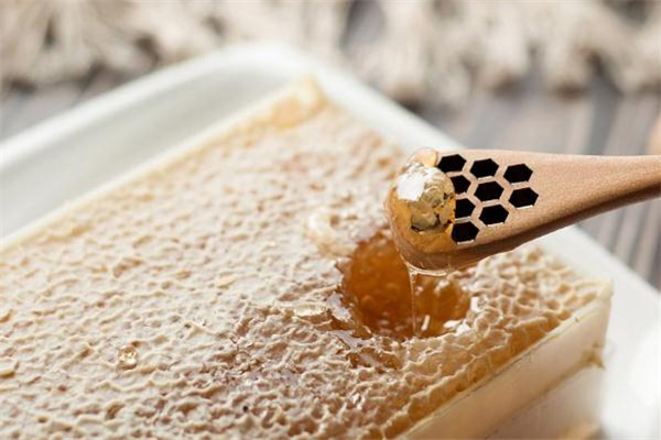 蜂巢蜜存放注意事项(蜂巢蜜的存放方法) 蜂巢蜜存放注意事项(蜂巢蜜的存放方法)