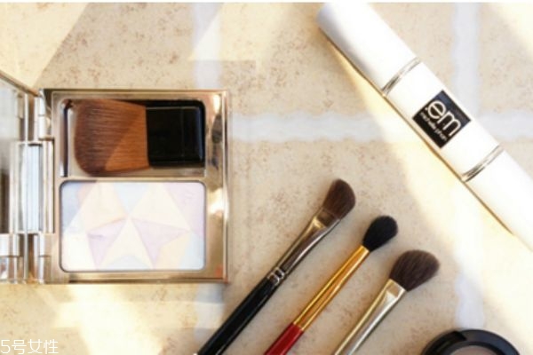 为什么女性会体毛过多呢(为什么女性体毛多是什么原因) 为什么女性会体毛过多呢(为什么女性体毛多是什么原因)