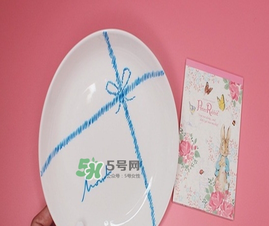 卸甲巾能擦鞋吗,卸甲巾擦鞋对鞋有伤害么